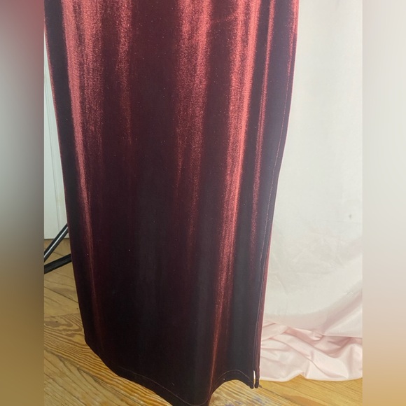 Georgiou Studio Burgundy Velvet Cocktail Dress V neck Side Slit Medium - Picture 8 of 16